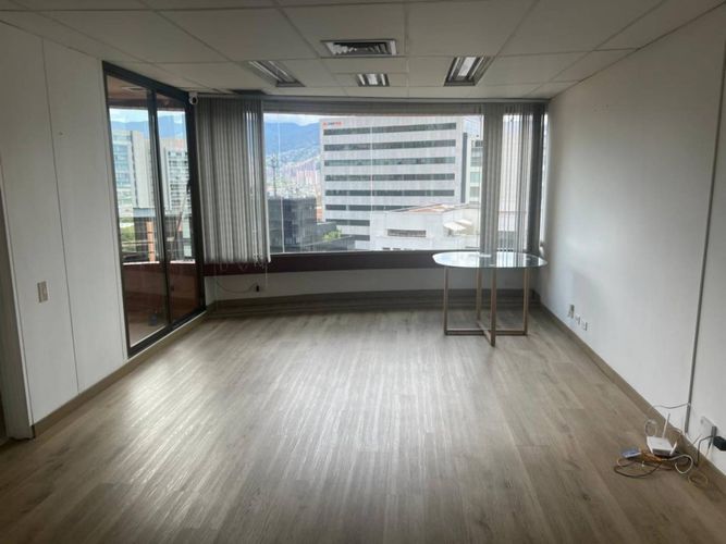 Oficina en arriendo en Milla De Oro, Medellín, 35 m² · foto 3 de 12