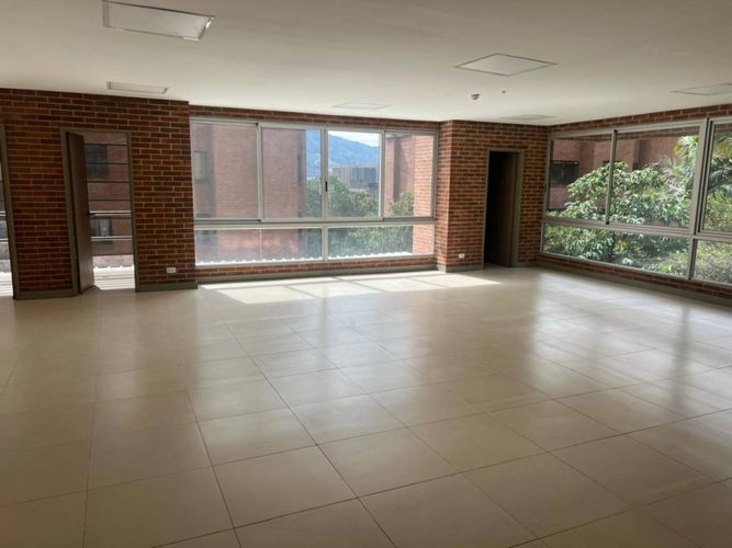 Oficina en arriendo en Castropol, Medellín, 136 m² · foto 2 de 21