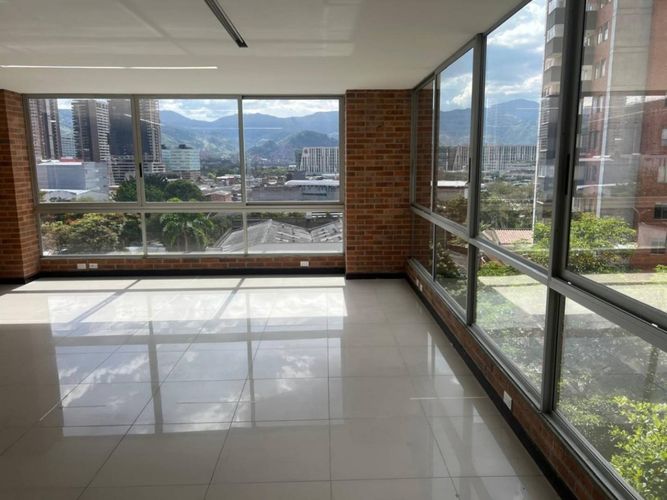 Oficina en arriendo en Loma De San Julian, Medellín, 64 m² · foto 16 de 18