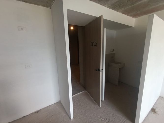Apartamento de 3 alcobas en venta en Picaleña Y Mirolindo, Ibagué, 70 m² · foto 2 de 24