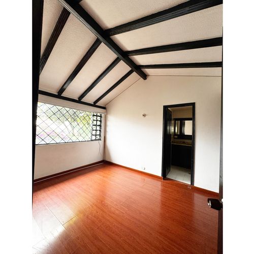 Casa de 3 alcobas en venta en Ilarco, Bogotá, 278 m² · foto 21 de 24