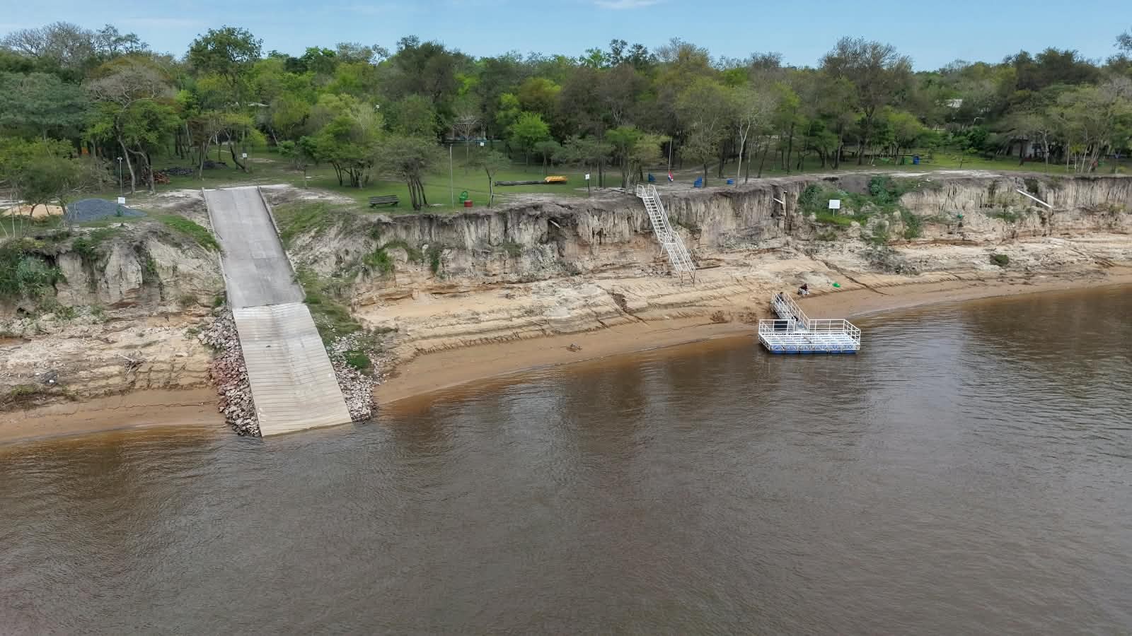 En Venta 47 Ha en Villa Oliva – Barranca Alta sobre Río Paraguay Ideal Puerto o Astillero — photo 1