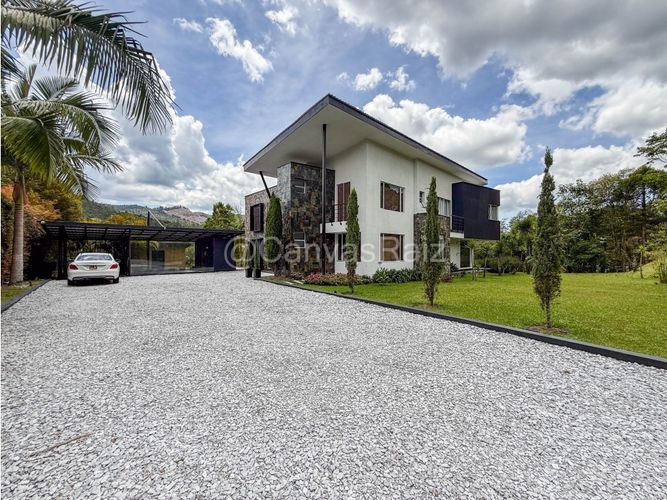 Casa de 4 alcobas en venta en Guayabito, El Retiro, 325 m² · foto 2 de 24