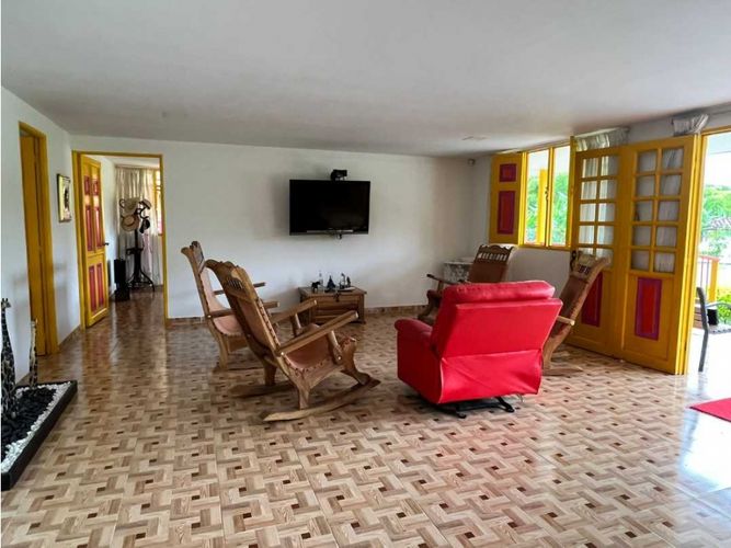Casa de 4 alcobas en venta en Vía El Caimo, Armenia, 350 m² · foto 3 de 18