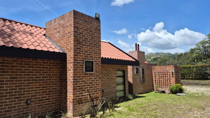 Casa de 3 alcobas en arriendo en La Clara, Guarne, 290 m² · foto 2 de 4