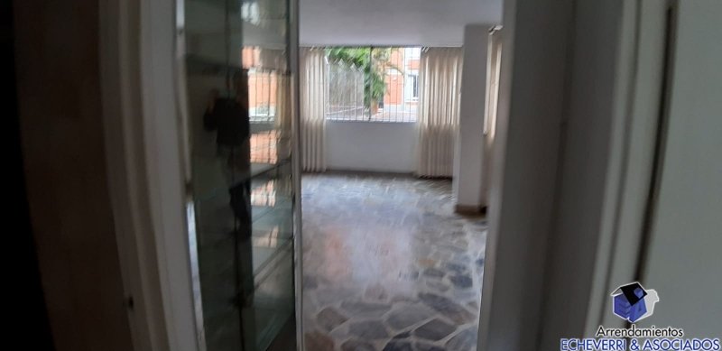 Apartamento en venta en Zona Centro, Envigado · foto 2 de 11