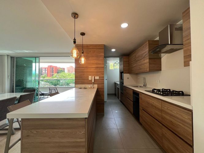 Apartamento de 3 alcobas en arriendo en El Poblado, Medellín, 130 m² · foto 4 de 13