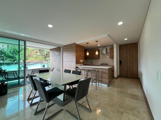 Apartamento de 3 alcobas en arriendo en El Poblado, Medellín, 130 m² · foto 3 de 13