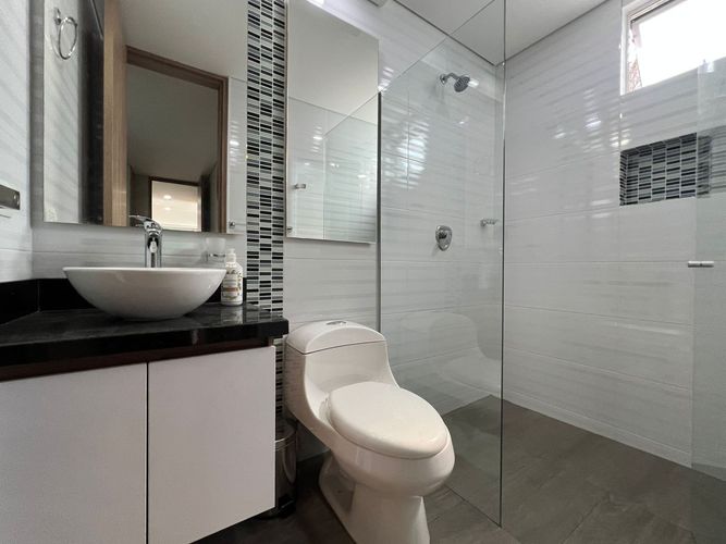 Apartamento de 3 alcobas en arriendo en El Poblado, Medellín, 130 m² · foto 12 de 13
