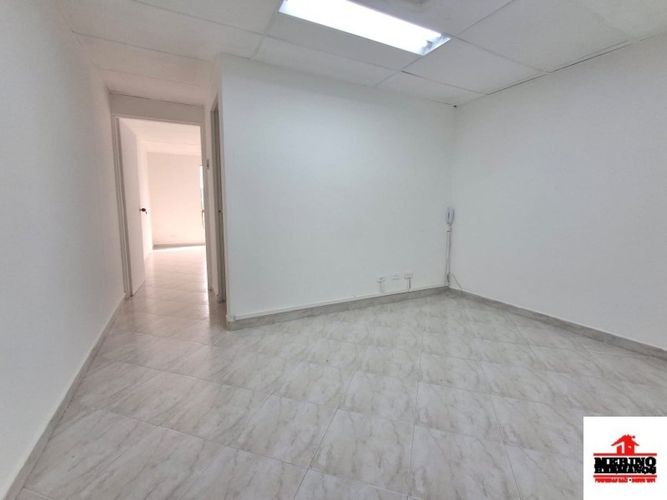 Oficina en venta en Patio Bonito, Medellín, 37 m² · foto 2 de 4