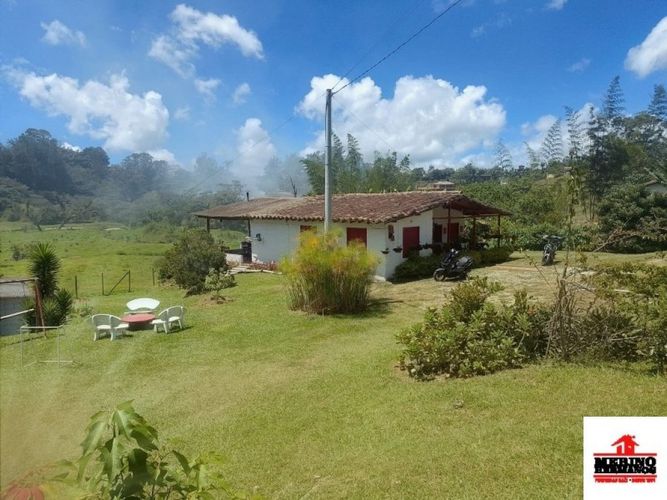 Casa de 3 alcobas en venta en Central, Marinilla, 150 m² · foto 3 de 24