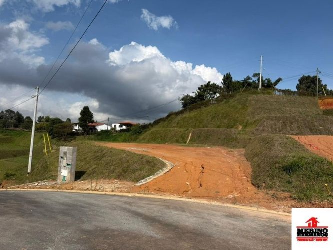 Lote en venta en Centro, Rionegro, 2000 m² · foto 2 de 18