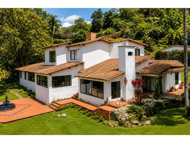 Casa de 6 alcobas en venta en Santa Elena, El Retiro, 746 m² · foto 3 de 24