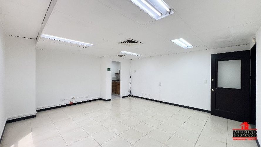 Oficina en arriendo en Patio Bonito, Medellín, 34 m² · foto 3 de 17