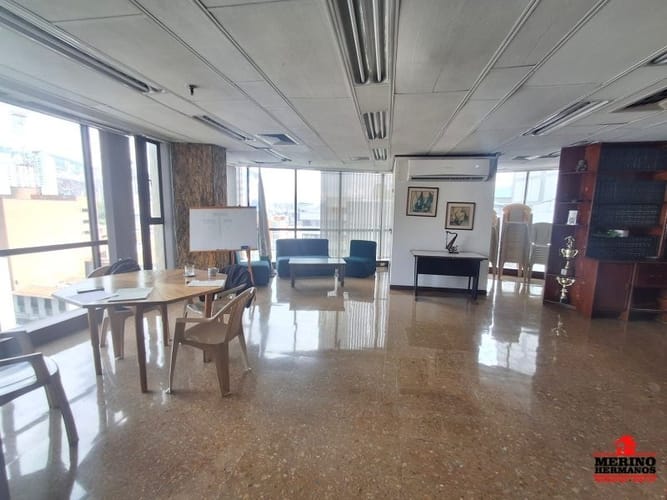 Consultorio en venta en La Candelaria, Medellín, 90 m² · foto 2 de 8