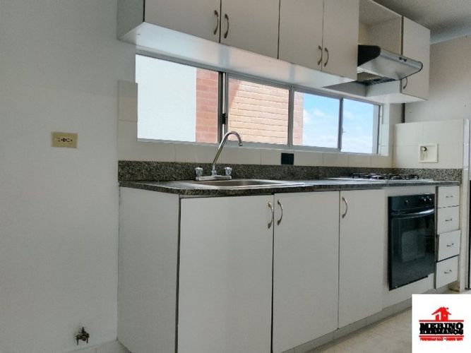 Apartamento de 3 alcobas en arriendo en Los Balsos, Medellín, 108 m² · foto 10 de 24