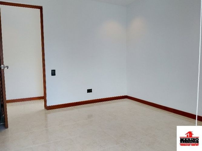 Apartamento de 3 alcobas en arriendo en Los Balsos, Medellín, 108 m² · foto 18 de 24