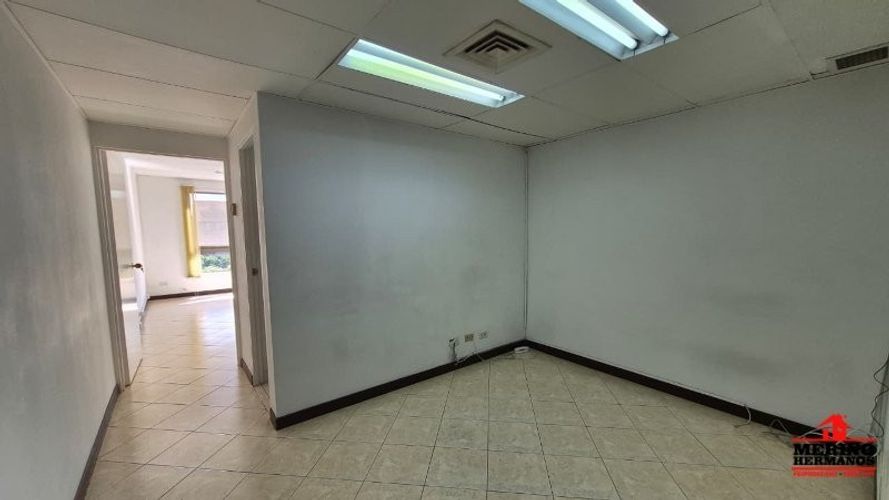 Oficina en arriendo en Patio Bonito, Medellín, 37 m² · foto 8 de 18