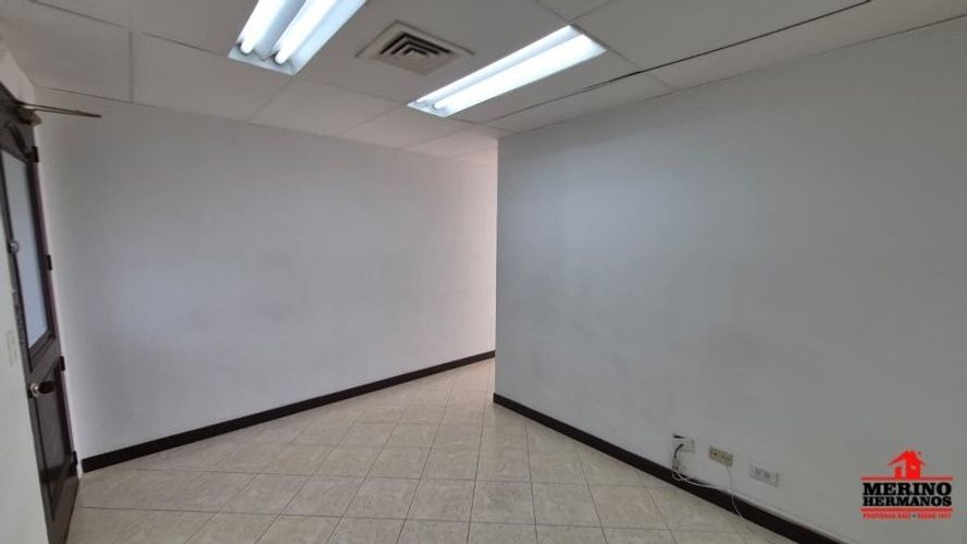 Oficina en arriendo en Patio Bonito, Medellín, 37 m² · foto 9 de 18