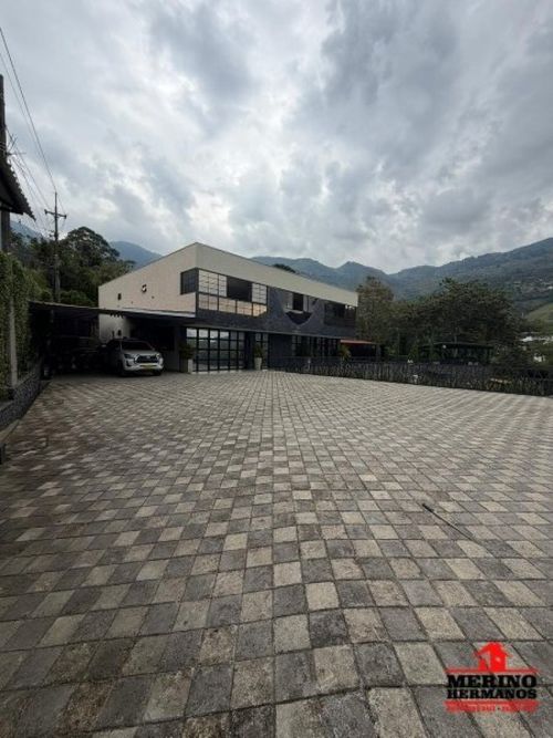 Finca en venta en Simon Bolivar Sb (Centro), Copacabana, 602 m² · foto 2 de 24