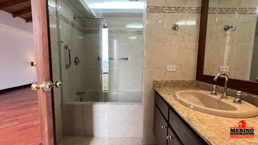 Apartamento de 3 alcobas en arriendo en El Tesoro, Medellín, 170 m² · foto 13 de 21