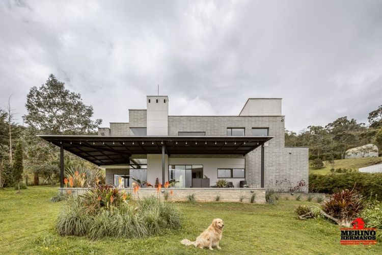 Casa de 3 alcobas en venta en Colasania, Medellín, 350 m² · foto 2 de 14