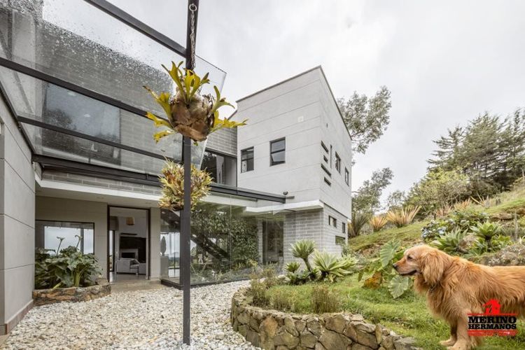 Casa de 3 alcobas en venta en Colasania, Medellín, 350 m² · foto 3 de 14