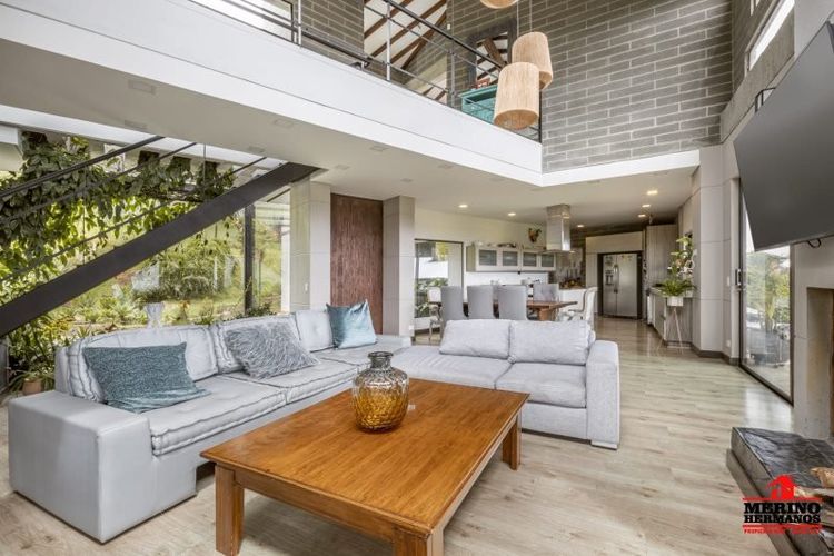 Casa de 3 alcobas en venta en Colasania, Medellín, 350 m² · foto 4 de 14