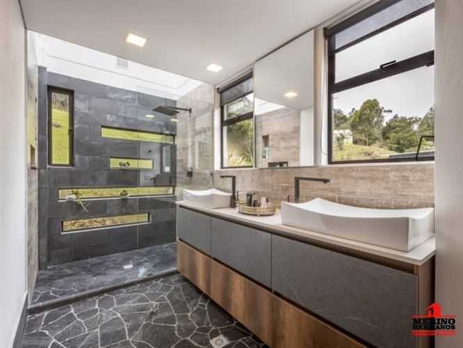 Casa de 3 alcobas en venta en Colasania, Medellín, 350 m² · foto 9 de 14