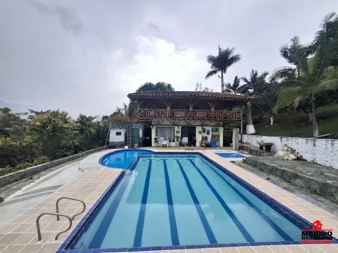 Finca en venta en Simon Bolivar Sb (Centro), Copacabana, 350 m² · foto 20 de 22