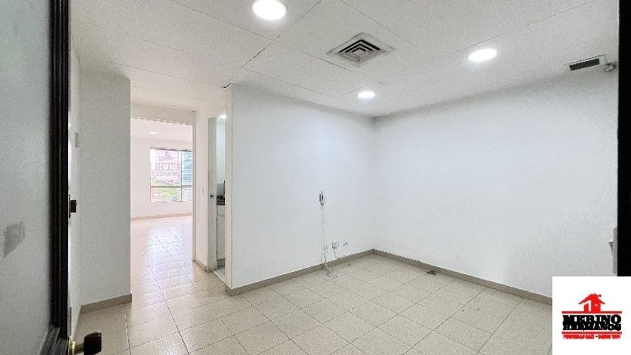 Oficina en arriendo en Patio Bonito, Medellín, 37 m² · foto 2 de 13