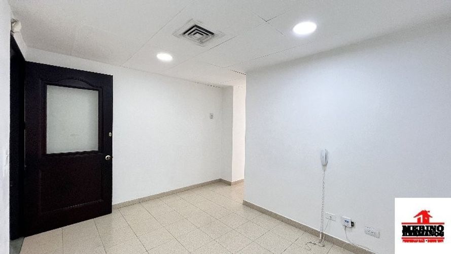 Oficina en arriendo en Patio Bonito, Medellín, 37 m² · foto 3 de 13