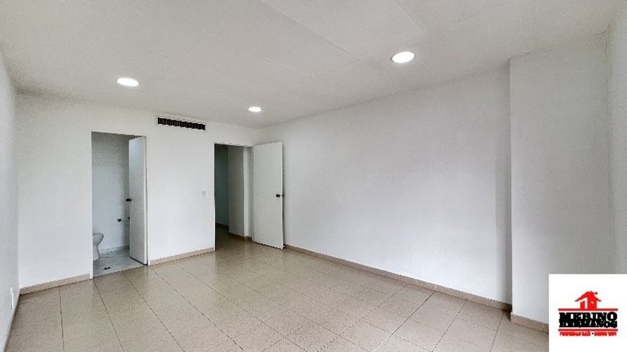 Oficina en arriendo en Patio Bonito, Medellín, 37 m² · foto 7 de 13