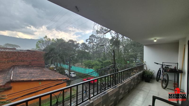 Casa en venta en Centro, Itagüí · foto 3 de 17