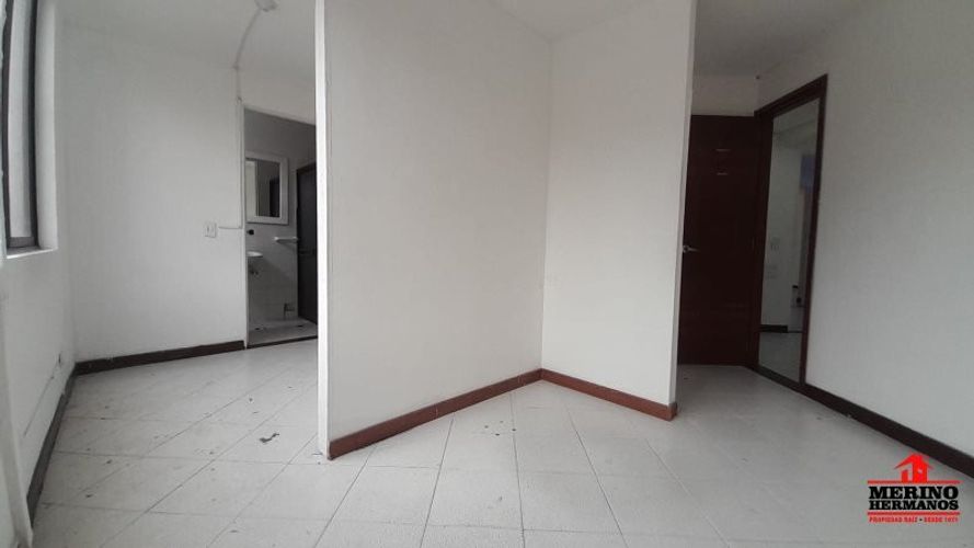 Oficina en arriendo en Conquistadores, Medellín, 24 m² · foto 2 de 12
