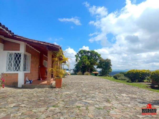 Casa de 3 alcobas en venta en Centro, Rionegro, 200 m² · foto 2 de 21