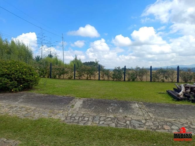 Lote en venta en Centro, Rionegro, 7145 m² · foto 3 de 12