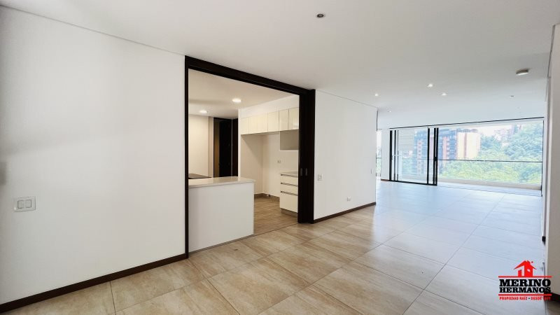 Apartamento en arriendo en El Poblado, Medellín · foto 3 de 24