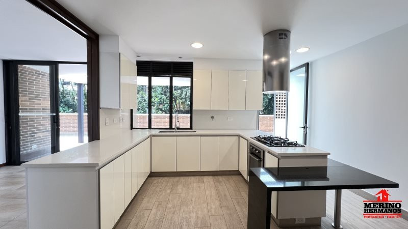 Apartamento en arriendo en El Poblado, Medellín · foto 4 de 24