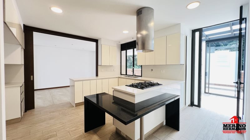 Apartamento en arriendo en El Poblado, Medellín · foto 5 de 24