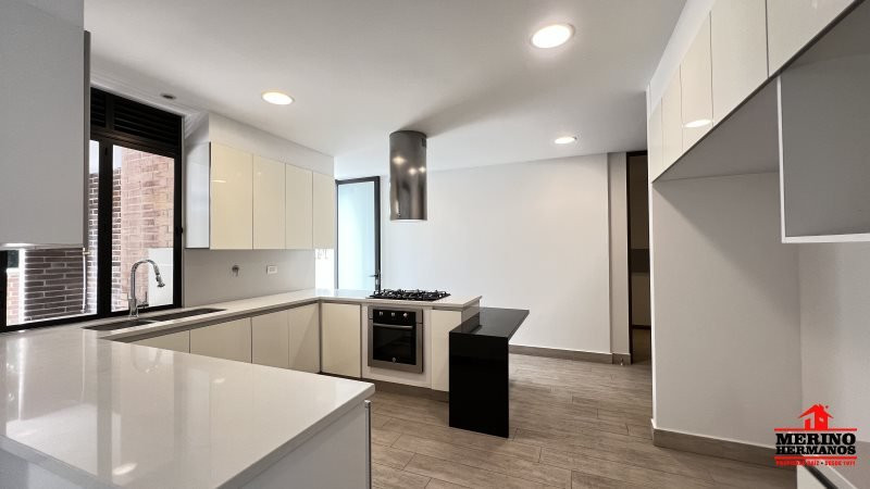 Apartamento en arriendo en El Poblado, Medellín · foto 6 de 24