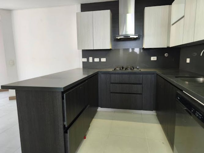 Apartamento de 3 alcobas en arriendo en Loma Benedictinos, Envigado, 123 m² · foto 2 de 24