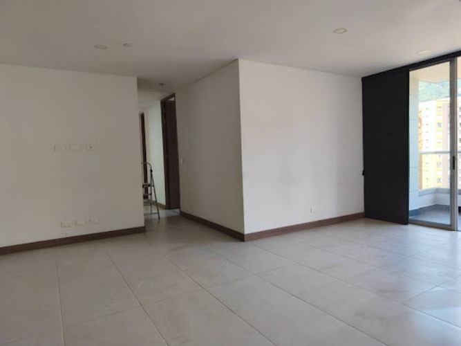 Apartamento de 3 alcobas en arriendo en Loma Benedictinos, Envigado, 123 m² · foto 3 de 24