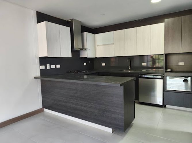 Apartamento de 3 alcobas en arriendo en Loma Benedictinos, Envigado, 123 m² · foto 4 de 24