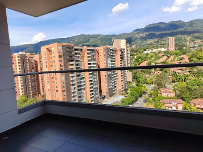 Apartamento de 3 alcobas en arriendo en Loma Benedictinos, Envigado, 123 m² · foto 8 de 24