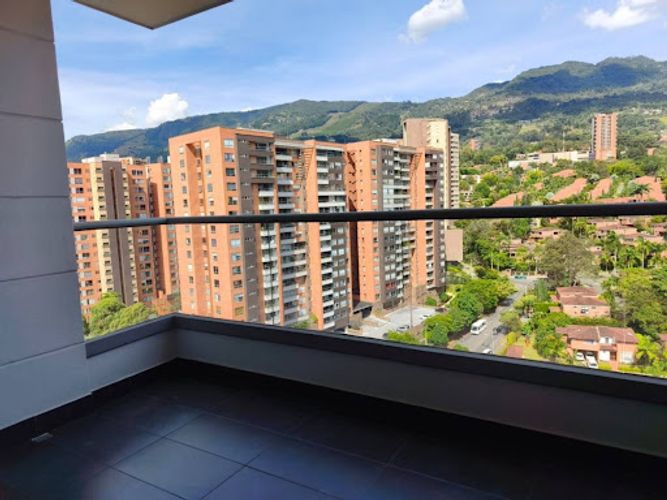 Apartamento de 3 alcobas en arriendo en Loma Benedictinos, Envigado, 123 m² · foto 9 de 24