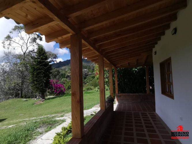Casa de 4 alcobas en arriendo en Guarne, 170 m² · foto 2 de 17