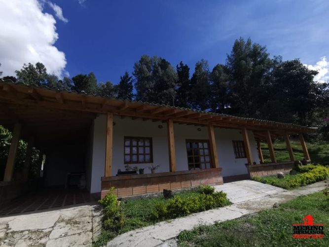 Casa de 4 alcobas en arriendo en Guarne, 170 m² · foto 3 de 17