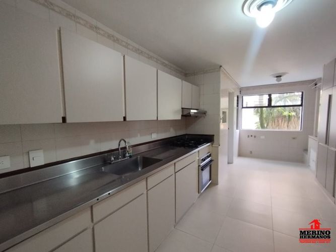 Apartamento de 3 alcobas en arriendo en Colombia, Medellín, 132 m² · foto 5 de 21