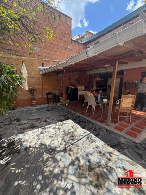 Casa de 6 alcobas en venta en Santa Mónica, Medellín, 160 m² · foto 3 de 16